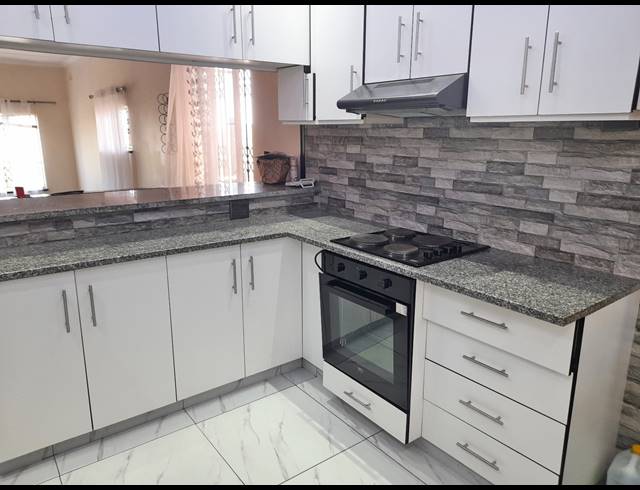 4 BEDROOM HOUSE FOR SALE IN BLUFF
